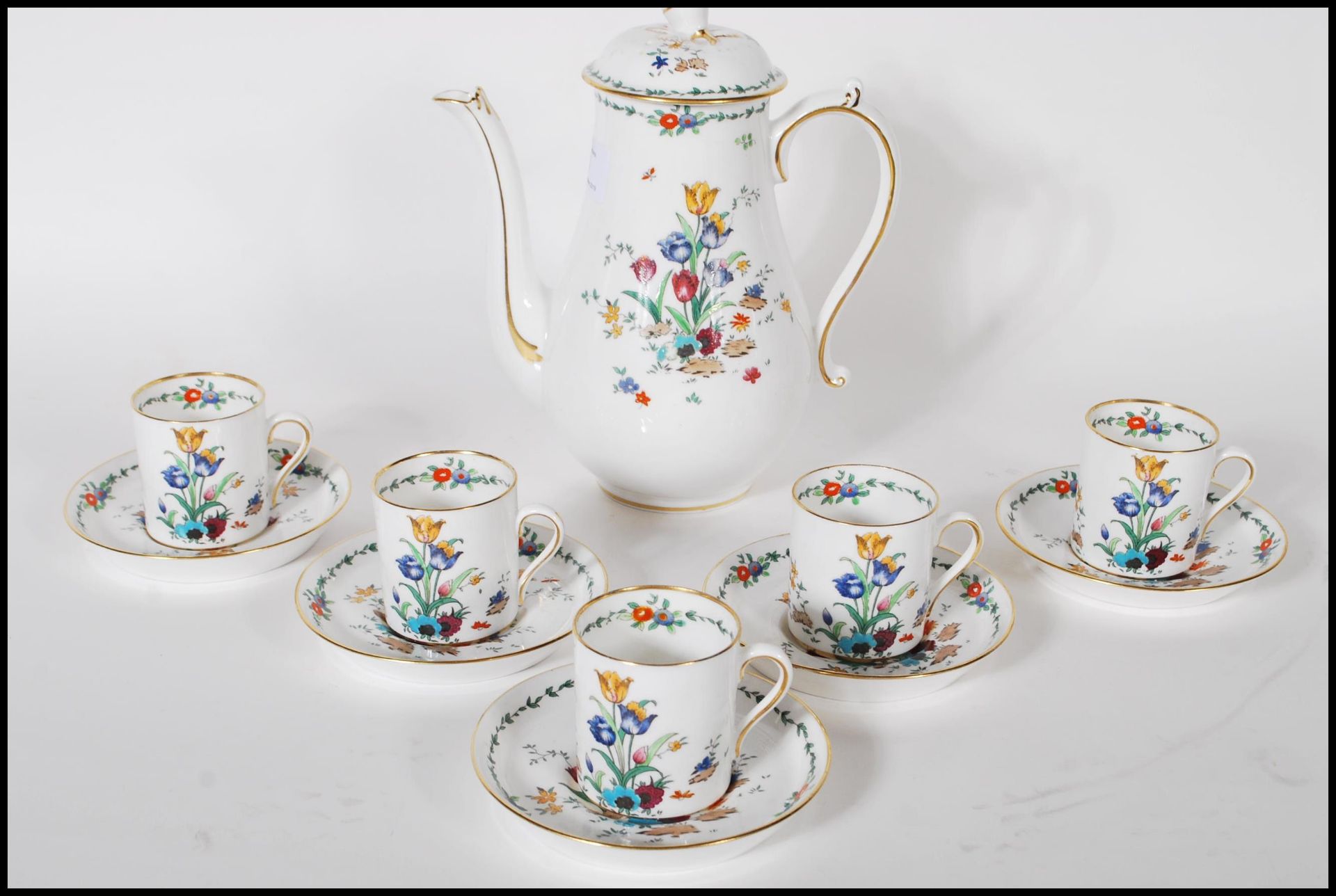 A vintage 20th Century Tuscun coffee service having a white ground with floral sprays and gilt - Bild 2 aus 11