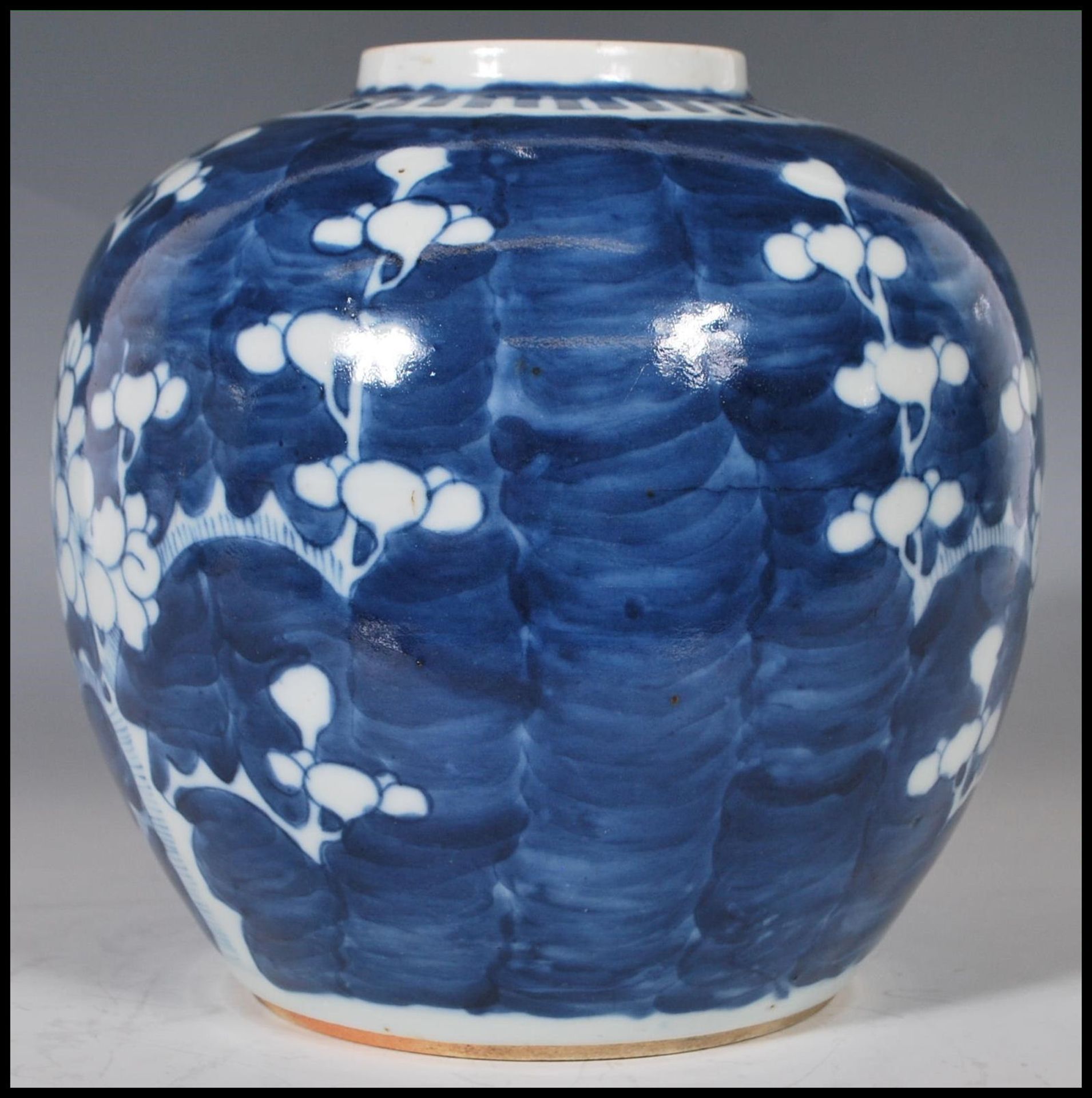 A 19th Century Chinese ginger jar of large proportions and bulbous form being hand painted in blue - Bild 14 aus 24