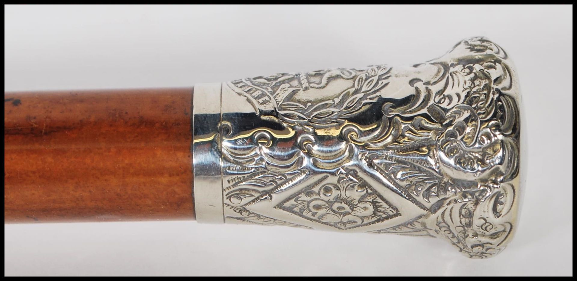 A 20th Century walking stick cane having a malacca shaft with silver knop to the top having repousse - Bild 5 aus 8