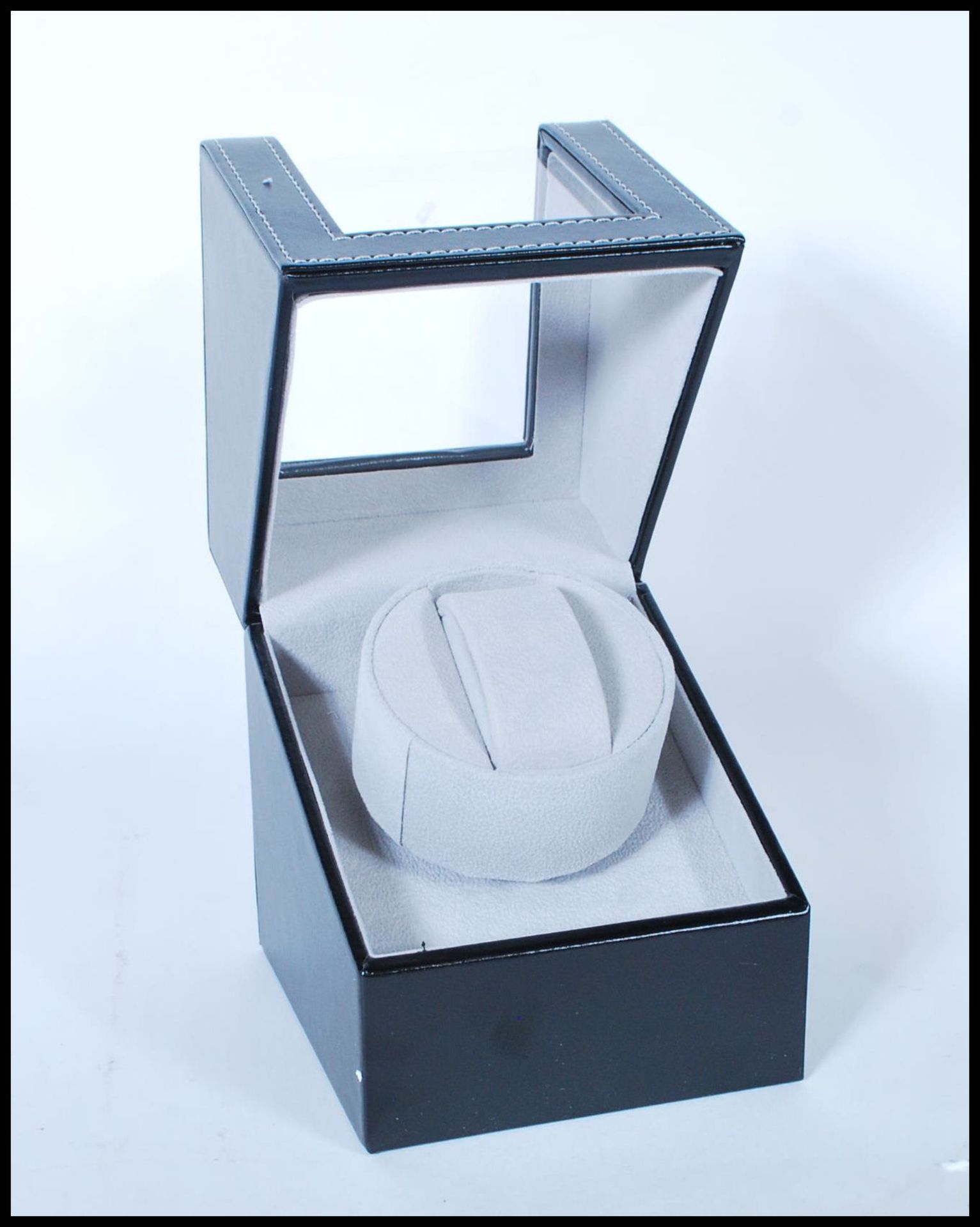A contemporary leather housed single cushion automatic watch winder, hinged top with single - Image 3 of 4