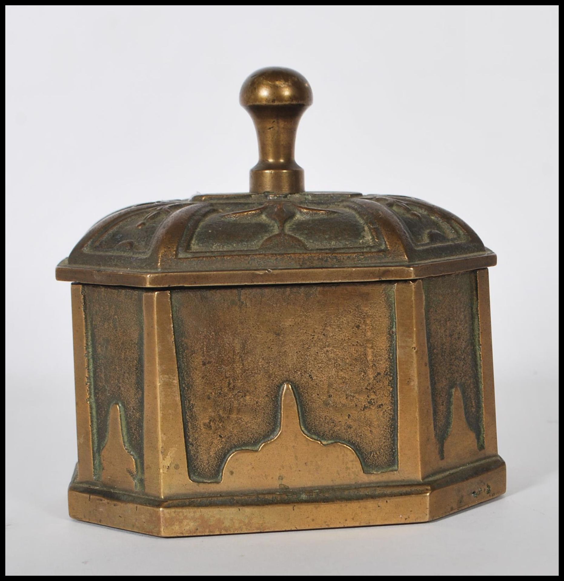 A 19th Century cast bronze tea / tobacco press of octagonal form having embossed panelled decoration - Bild 2 aus 9