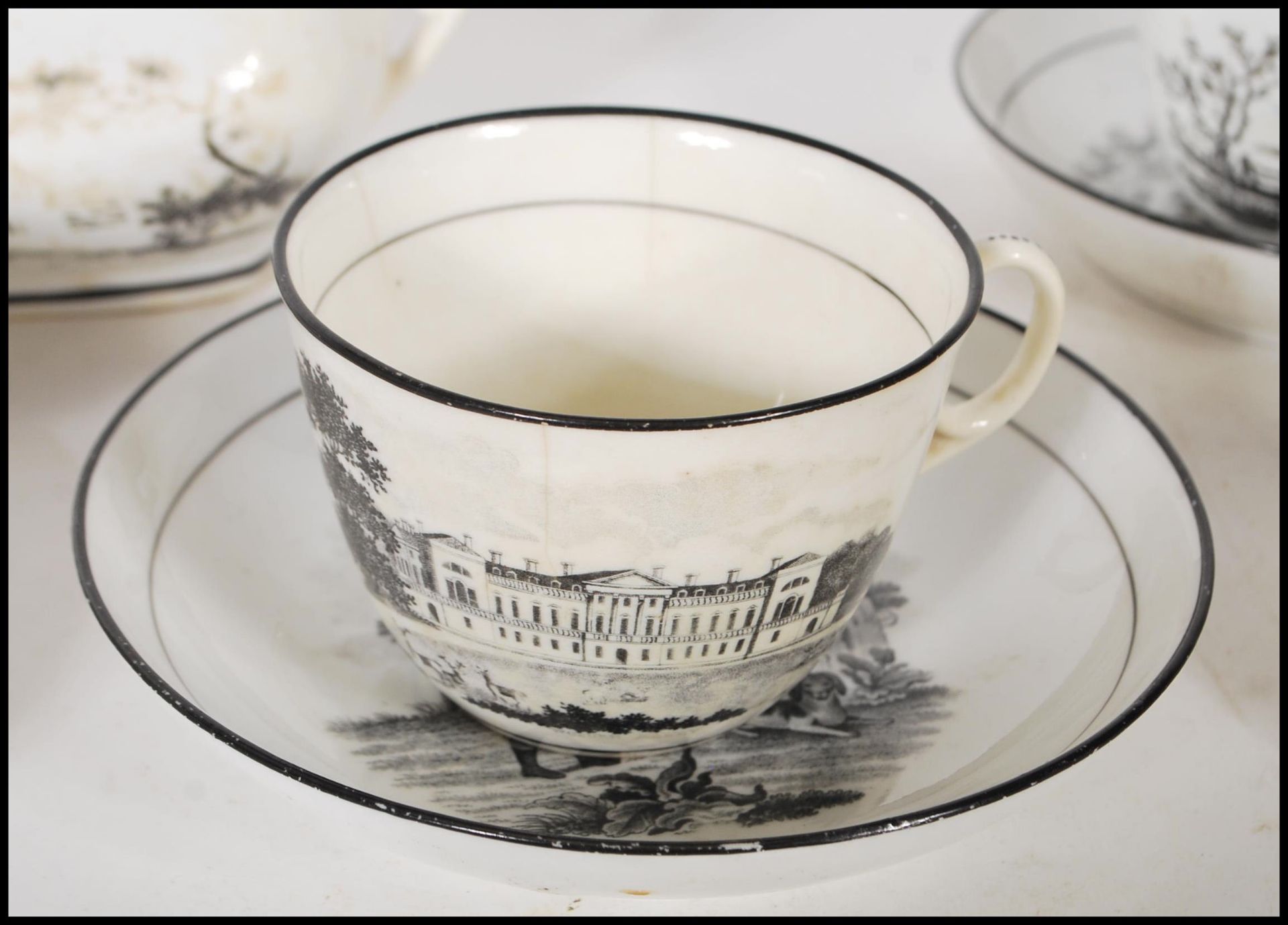 An early 19th century New Hall porcelain part tea service, consisting of four tea cups, five saucers - Bild 5 aus 8