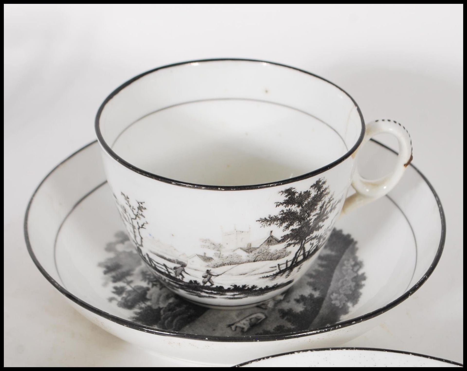 An early 19th century New Hall porcelain part tea service, consisting of four tea cups, five saucers - Bild 7 aus 8