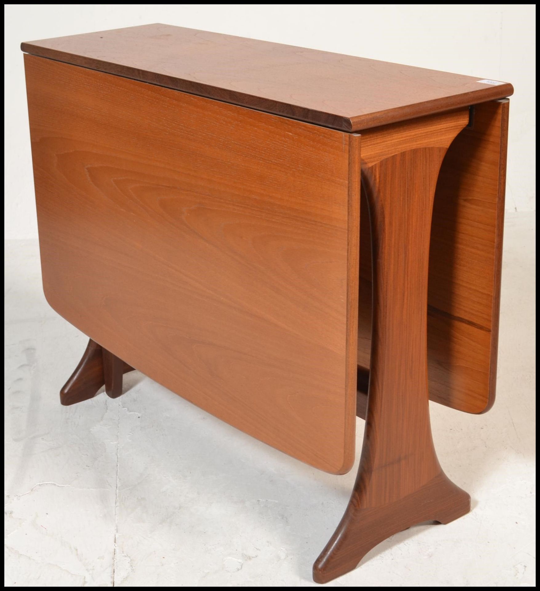A 1970's teak wood Danish influenced G-Plan drop leaf dining table raised on shaped supports with - Bild 5 aus 5