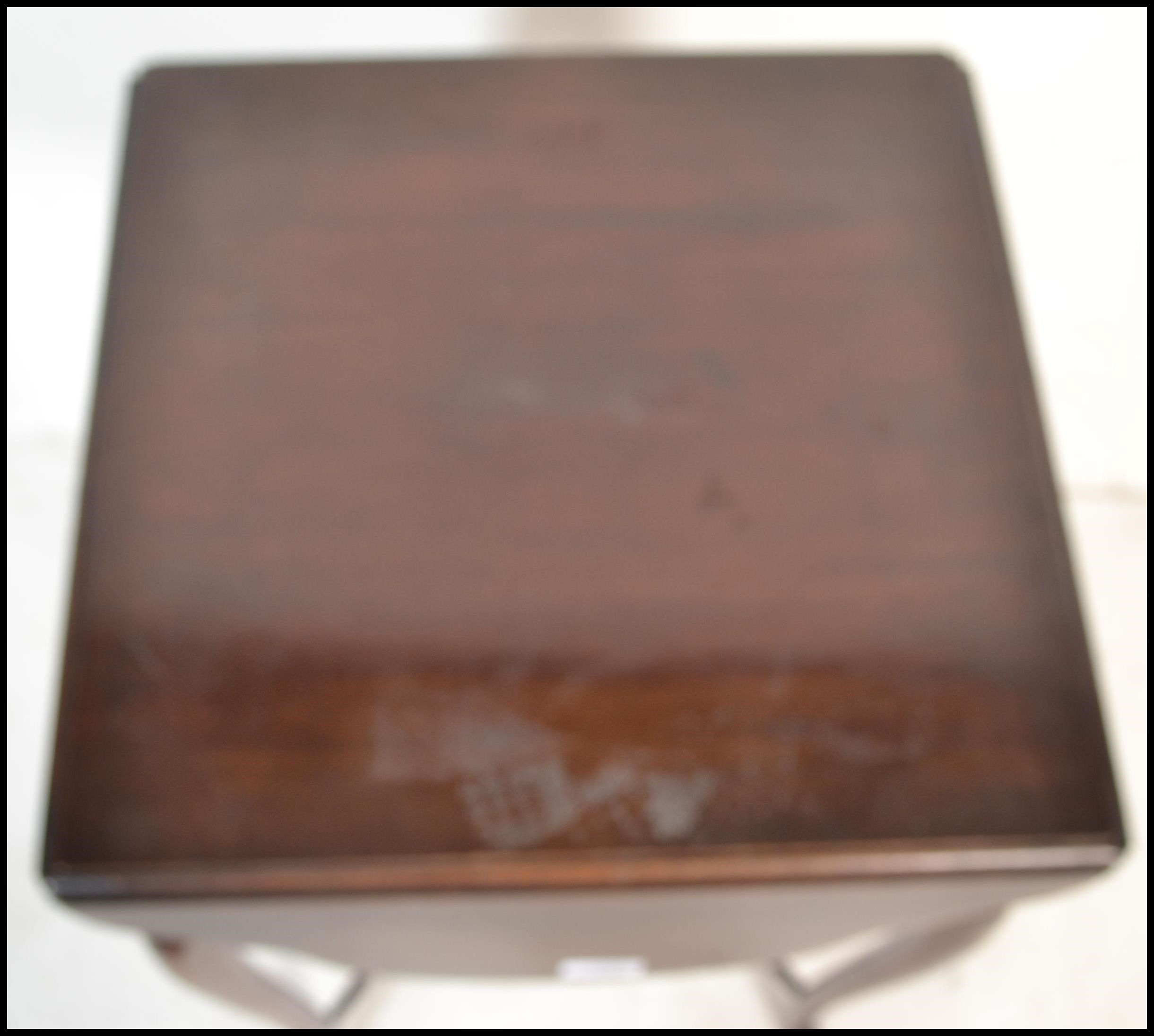 An early 20th Century Edwardian Arts & Crafts solid  mahogany drop / flap leaf occasional centre / - Image 10 of 10