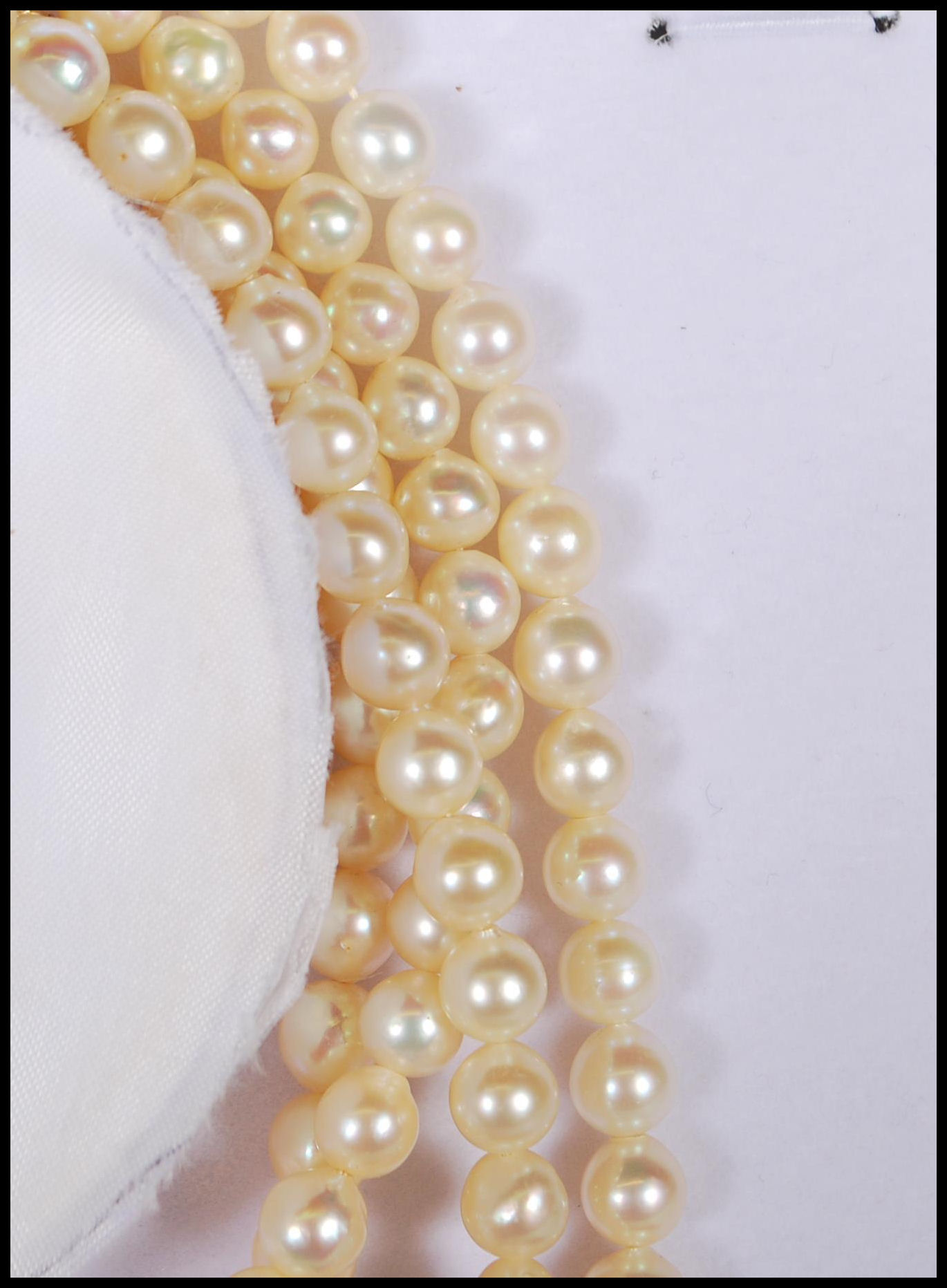 A 20th Century cultured pearl necklace having four - Image 3 of 9