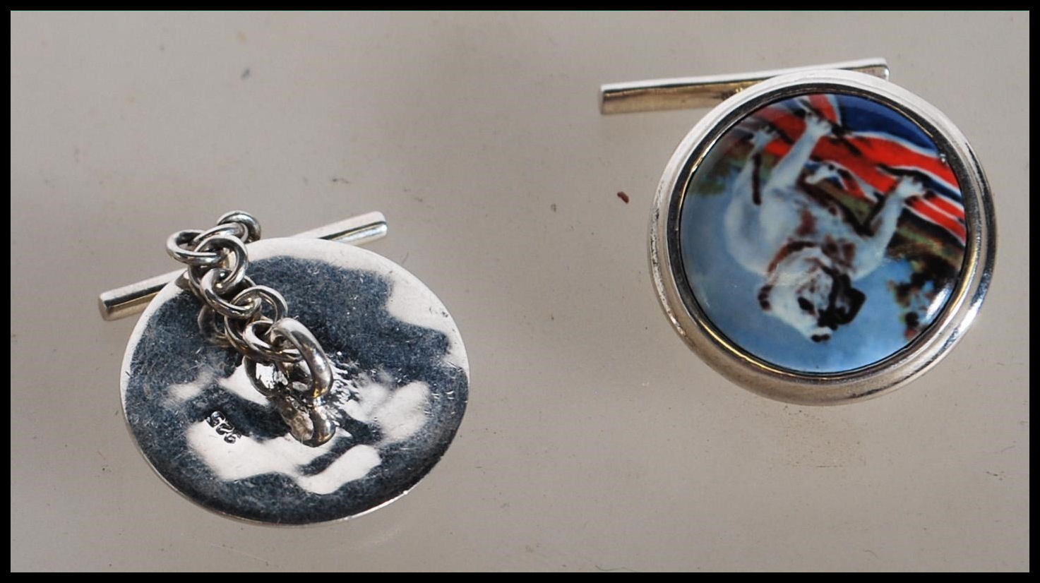 A pair of stamped 925 silver cufflinks having cent - Image 2 of 2