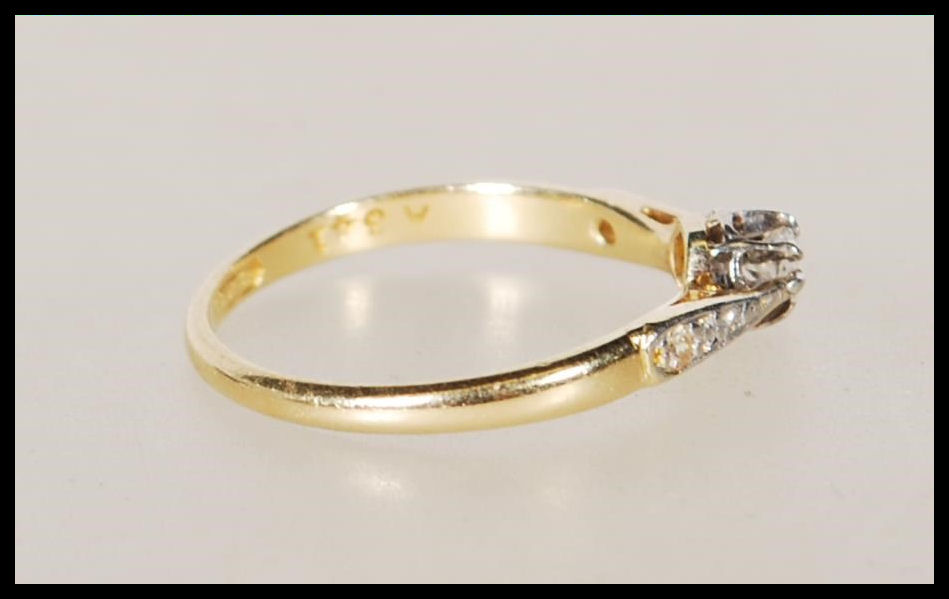 An 18ct yellow gold solitaire diamond ring having - Image 2 of 6