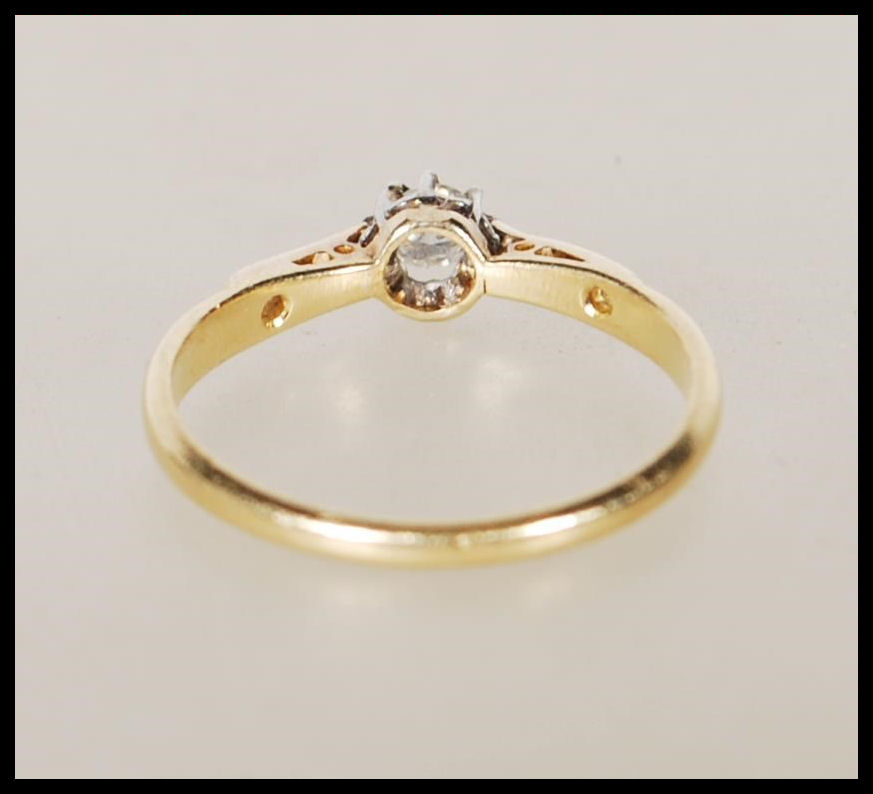 An 18ct yellow gold solitaire diamond ring having - Image 3 of 6
