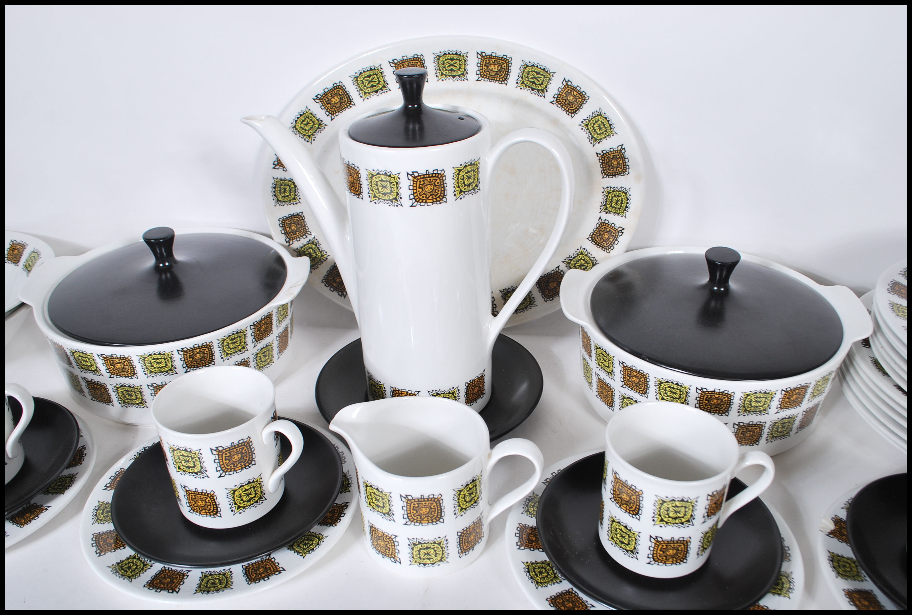 A retro 20th Century ceramic Myott coffee and dess - Image 5 of 8