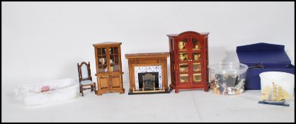 A good collection of assorted scale dolls house wa