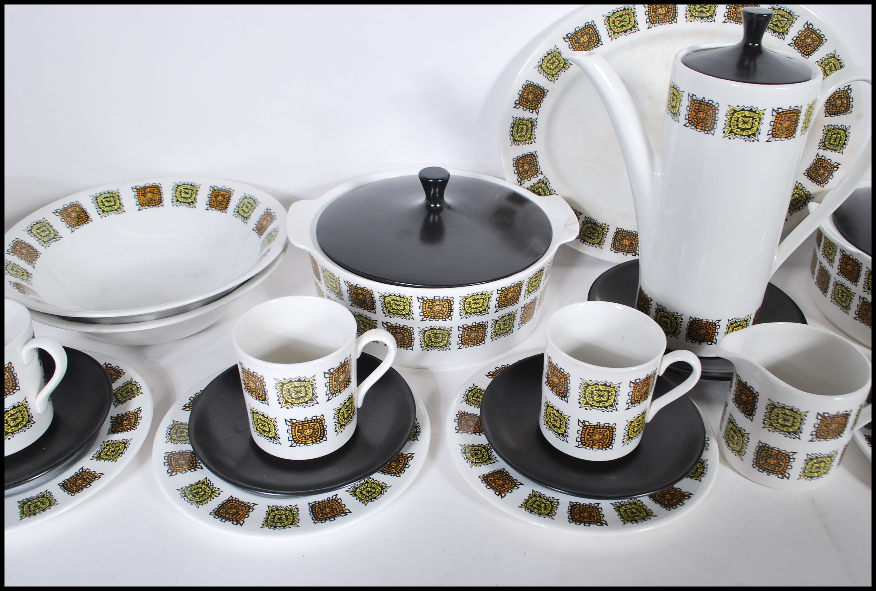 A retro 20th Century ceramic Myott coffee and dess - Image 4 of 8