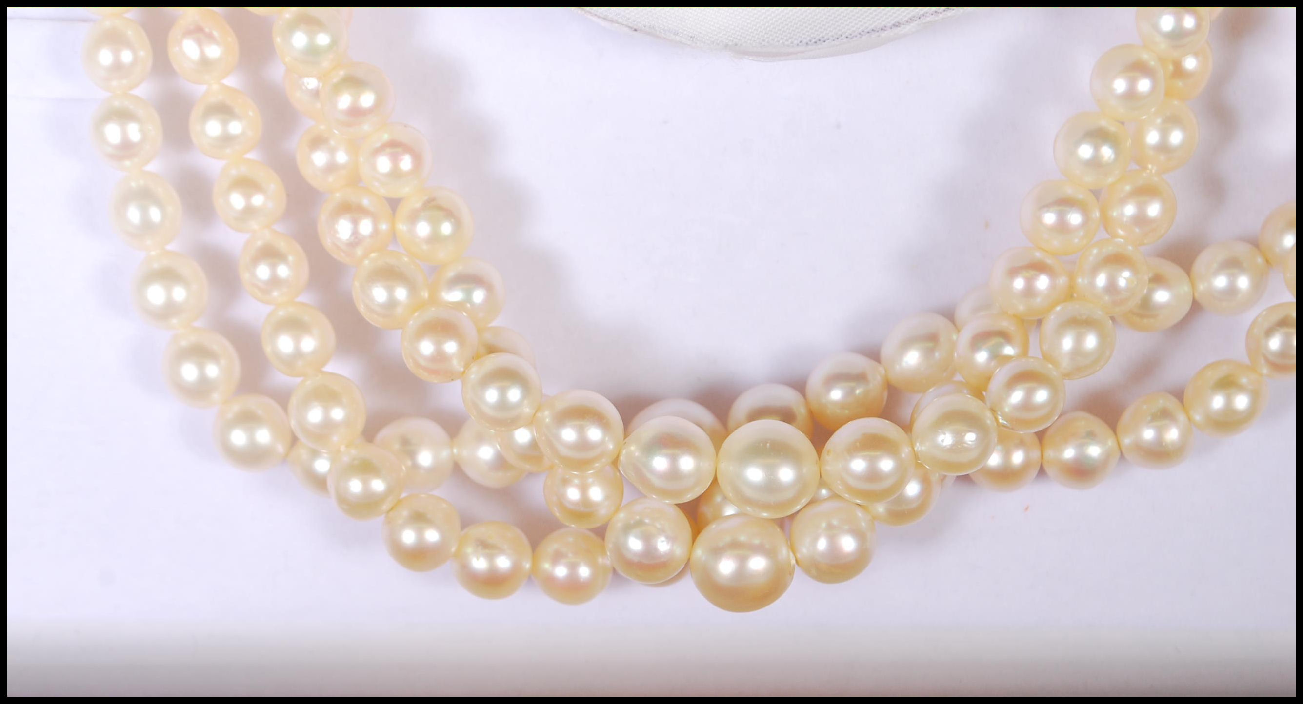 A 20th Century cultured pearl necklace having four - Image 4 of 9