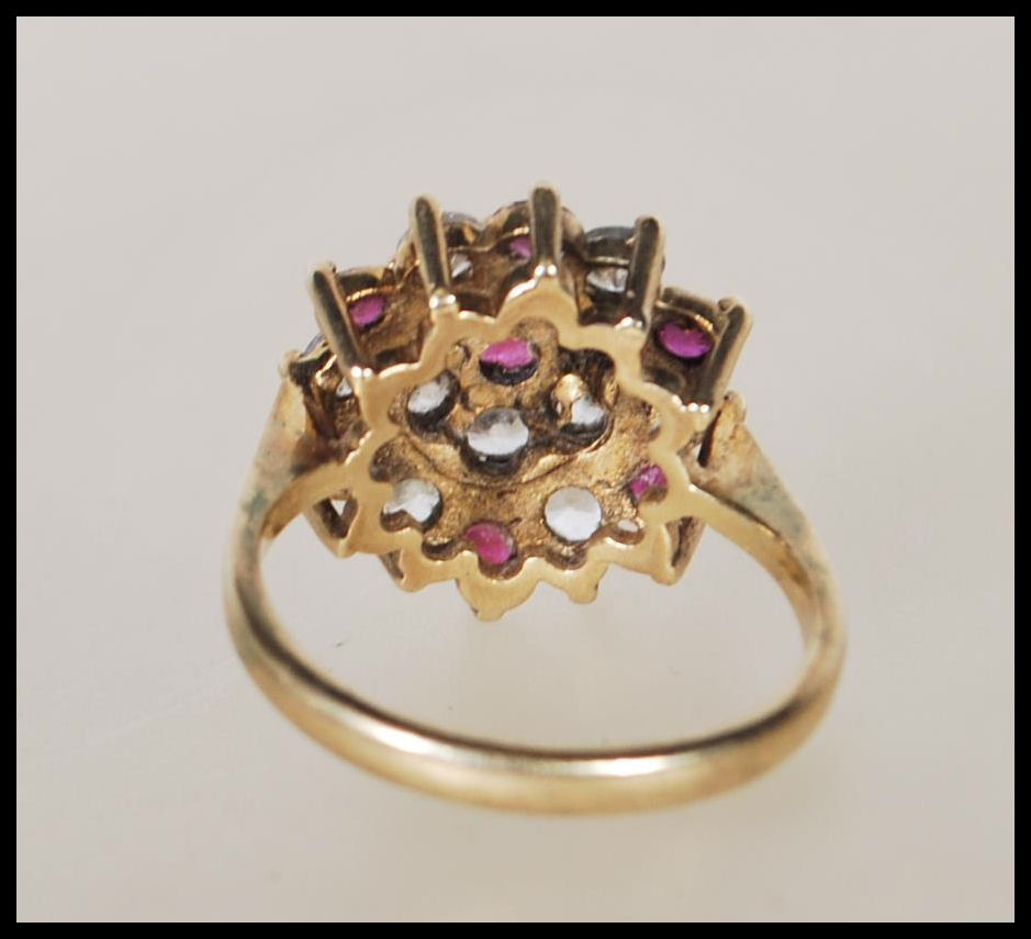 A hallmarked 9ct gold ring set with a cluster of r - Image 3 of 6