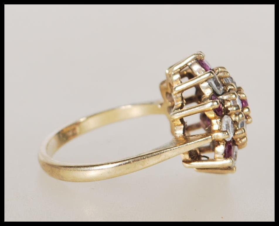 A hallmarked 9ct gold ring set with a cluster of r - Image 2 of 6