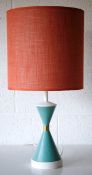 AMERICAN 1950'S RETRO VINTAGE HOURGLASS SIDE / TABLE LAMP