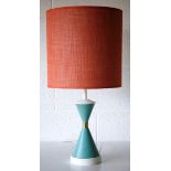 AMERICAN 1950'S RETRO VINTAGE HOURGLASS SIDE / TABLE LAMP