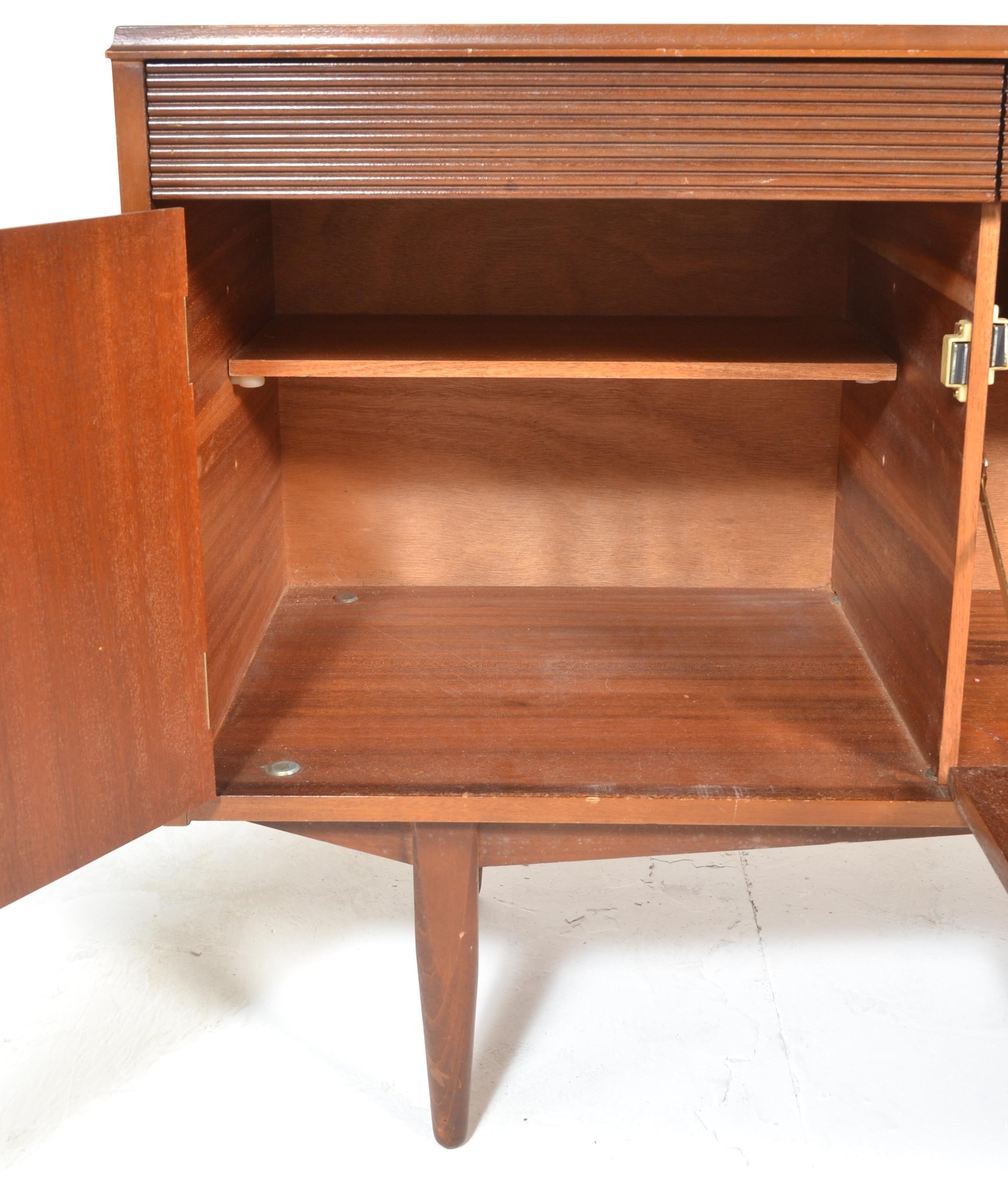 EON - 1970'S TEAK WOOD ELLIOTS OF NEWBURY SIDEBOARD CREDENZA - Image 6 of 7