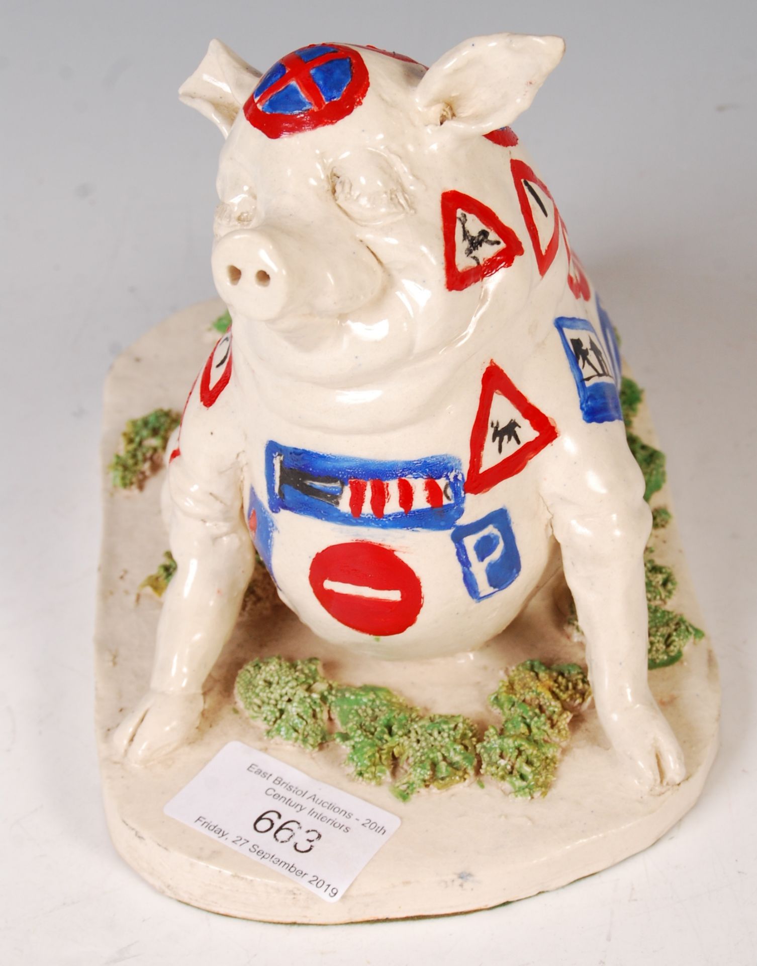 UNUSUAL STUDIO POTTERY CLAY PIG DECORATED WITH ROAD SIGNS - Bild 2 aus 5