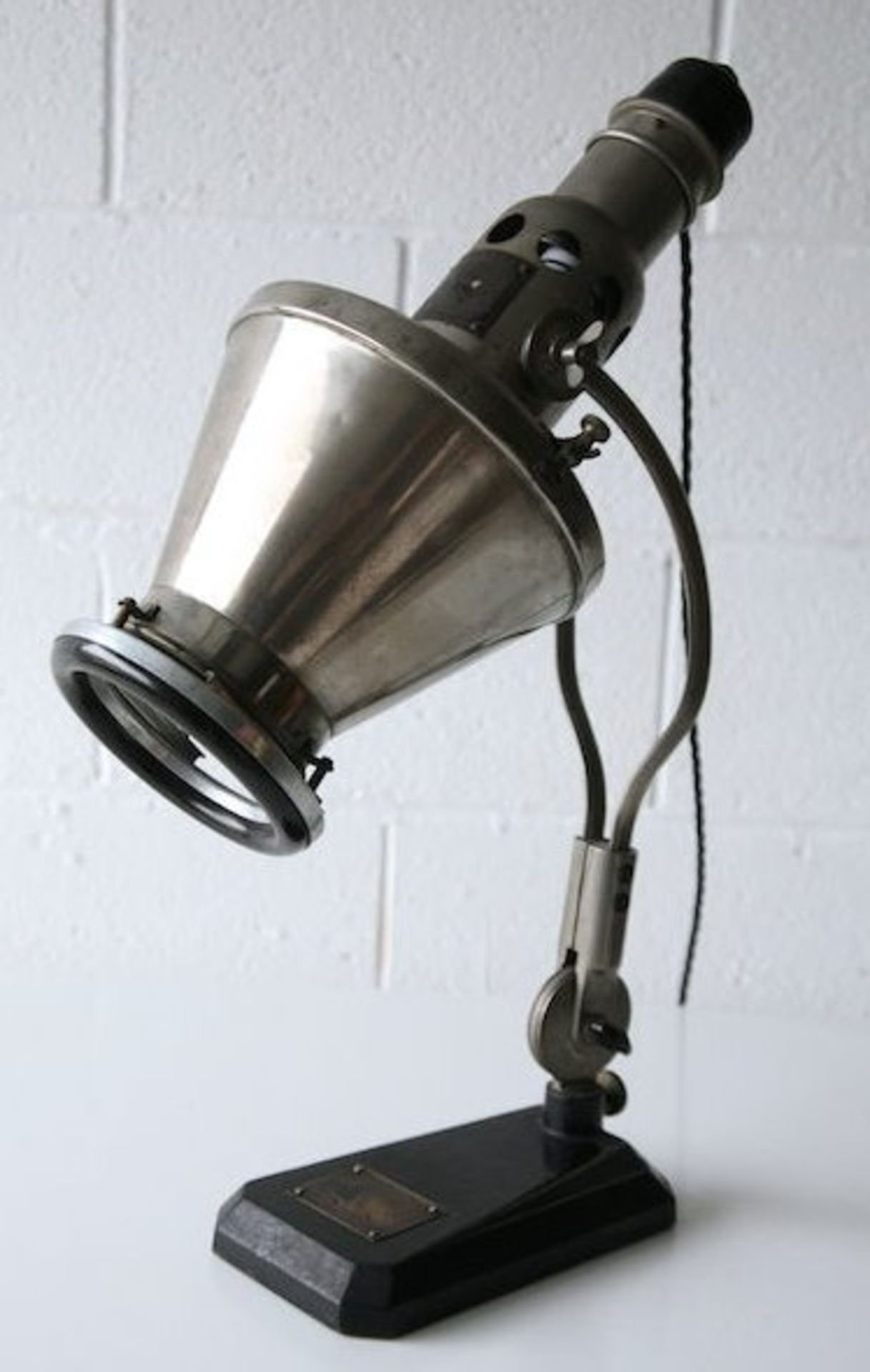 ORIGINAL 1950'S SCIENTIFIC INDUSTRIAL DOCTORS LAMP BY HANAU