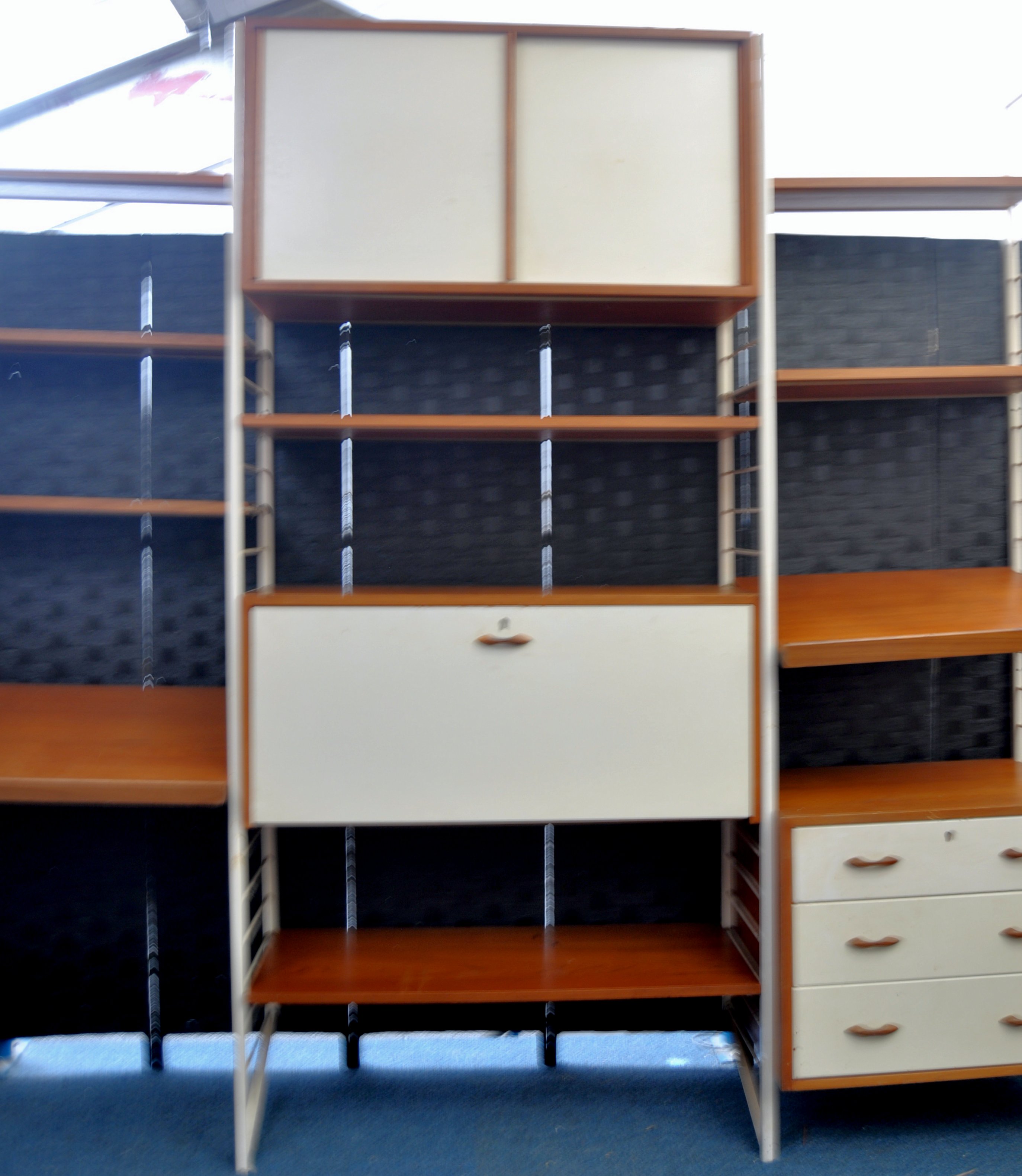 STAPLES LADDERAX VINTAGE MODULAR WALL UNIT BY ROBERT HEAL - Image 3 of 7