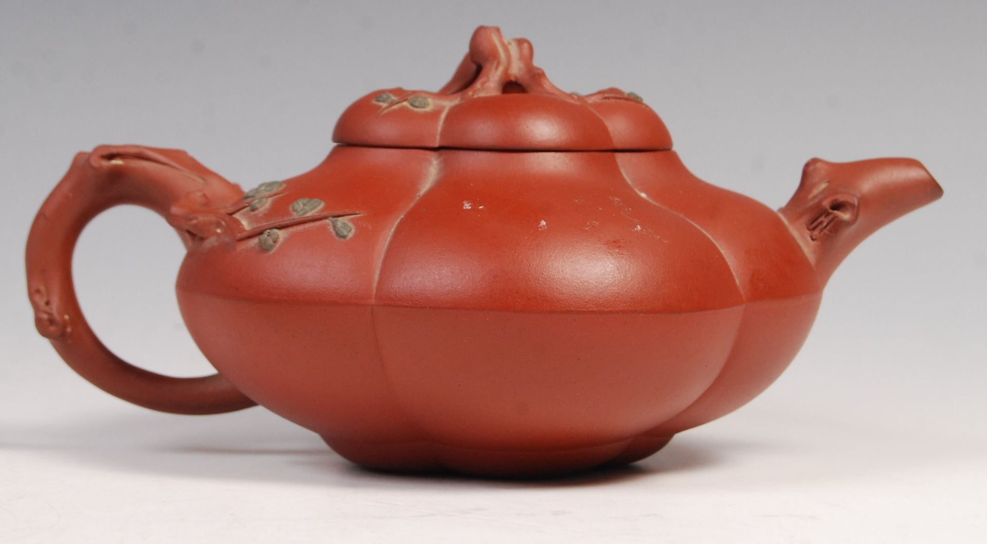 19TH CENTURY CHINESE YIXING RED CLAY PUMPKIN TEAPOT - Bild 3 aus 8