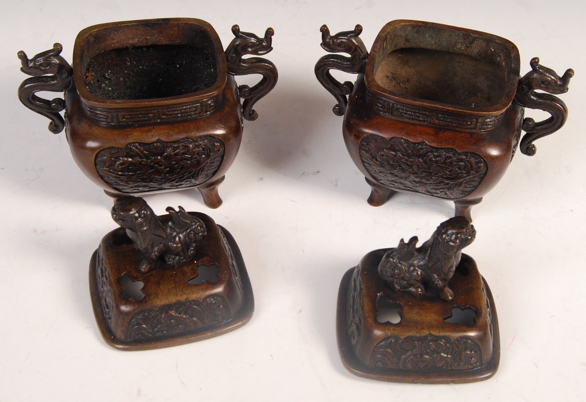 PAIR OF 19TH CENTURY CHINESE INCENSE BURNERS WITH CHARACTER SEALS - Bild 5 aus 6