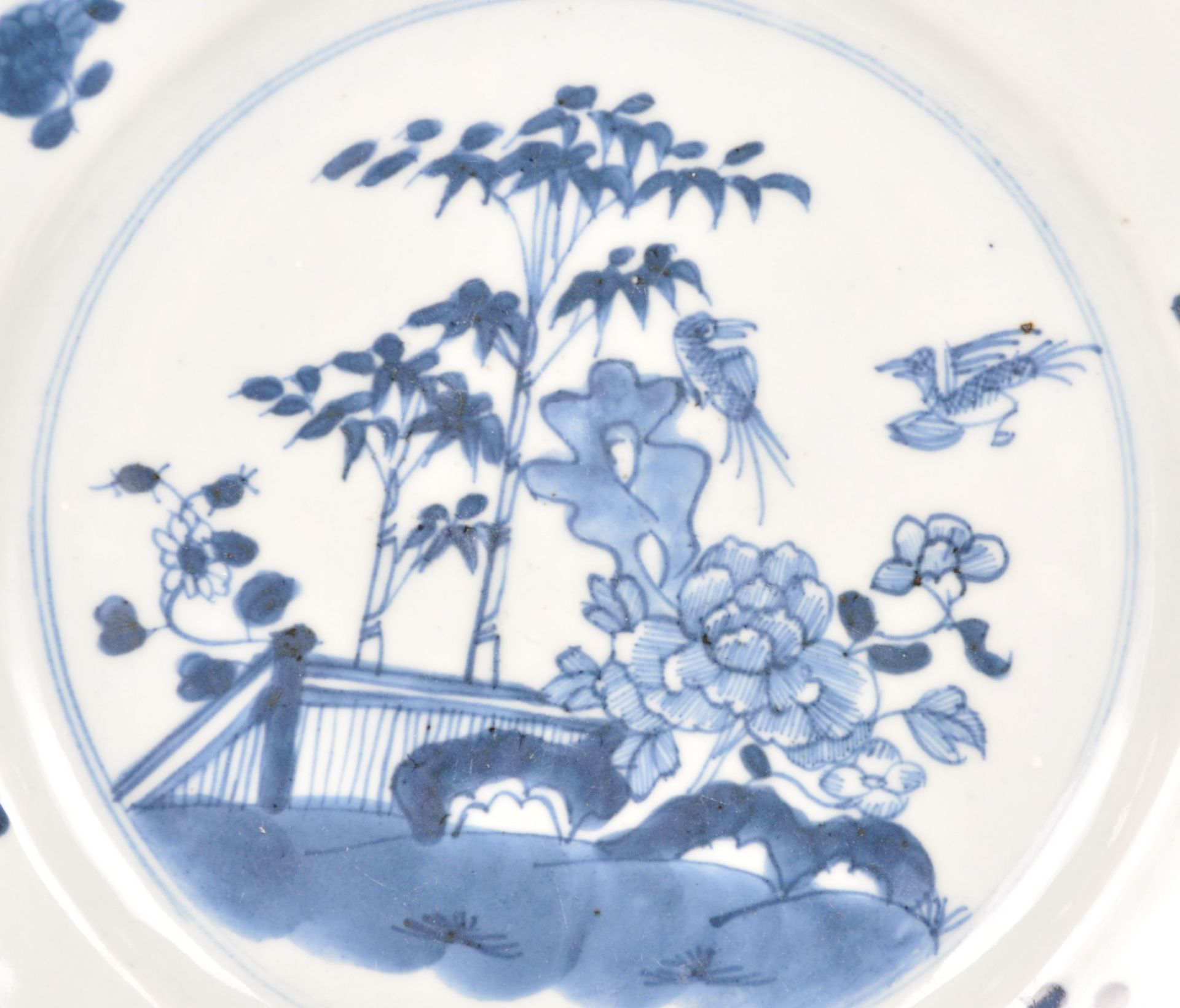 PAIR OF 18TH/19TH CENTURY CHINESE BLUE CAMAIEU PORCELAIN PLATES - Bild 3 aus 5