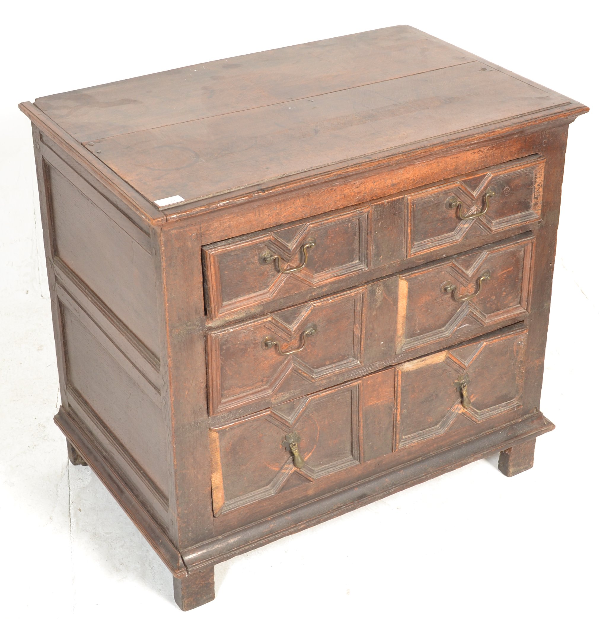 17TH CENTURY BLOCK FRONTED GEOMETRIC BACHELORS OAK CHEST OF DRAWERS - Image 2 of 6