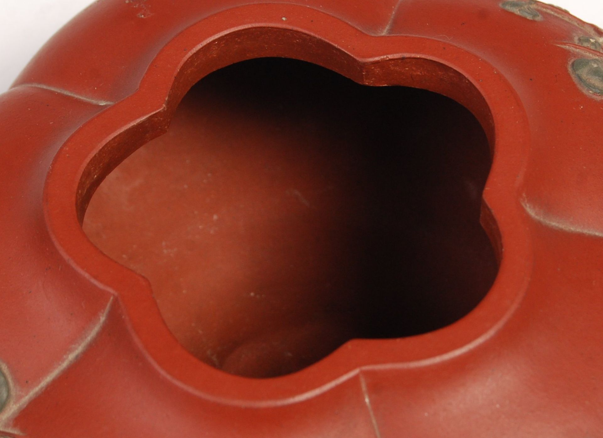 19TH CENTURY CHINESE YIXING RED CLAY PUMPKIN TEAPOT - Bild 7 aus 8