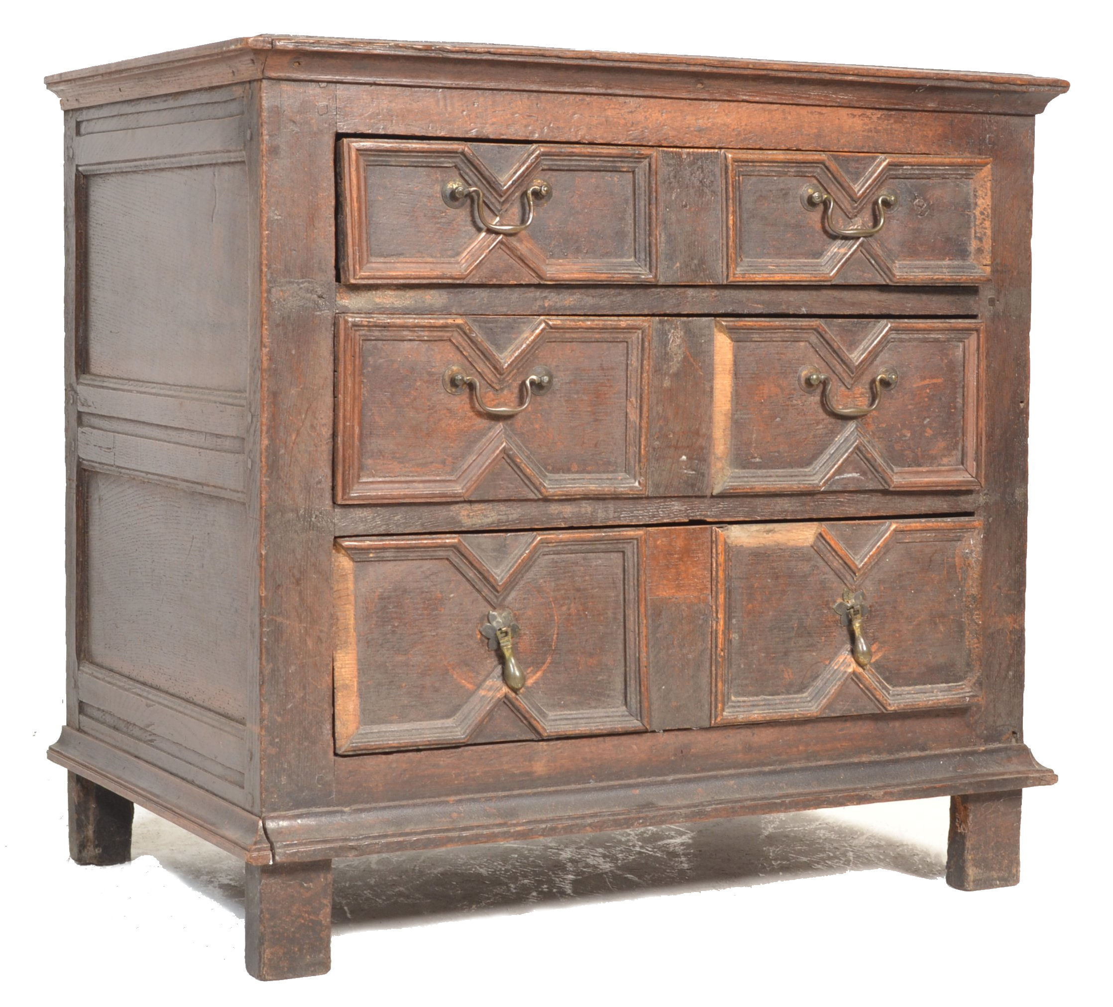 17TH CENTURY BLOCK FRONTED GEOMETRIC BACHELORS OAK CHEST OF DRAWERS