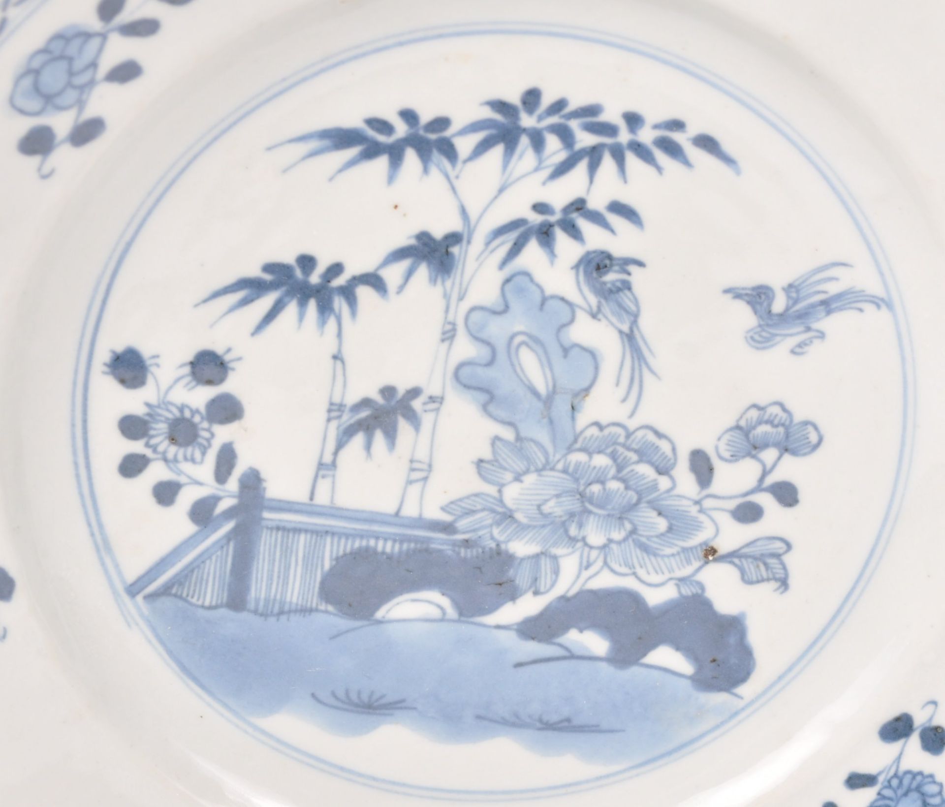 PAIR OF 18TH/19TH CENTURY CHINESE BLUE CAMAIEU PORCELAIN PLATES - Bild 2 aus 5