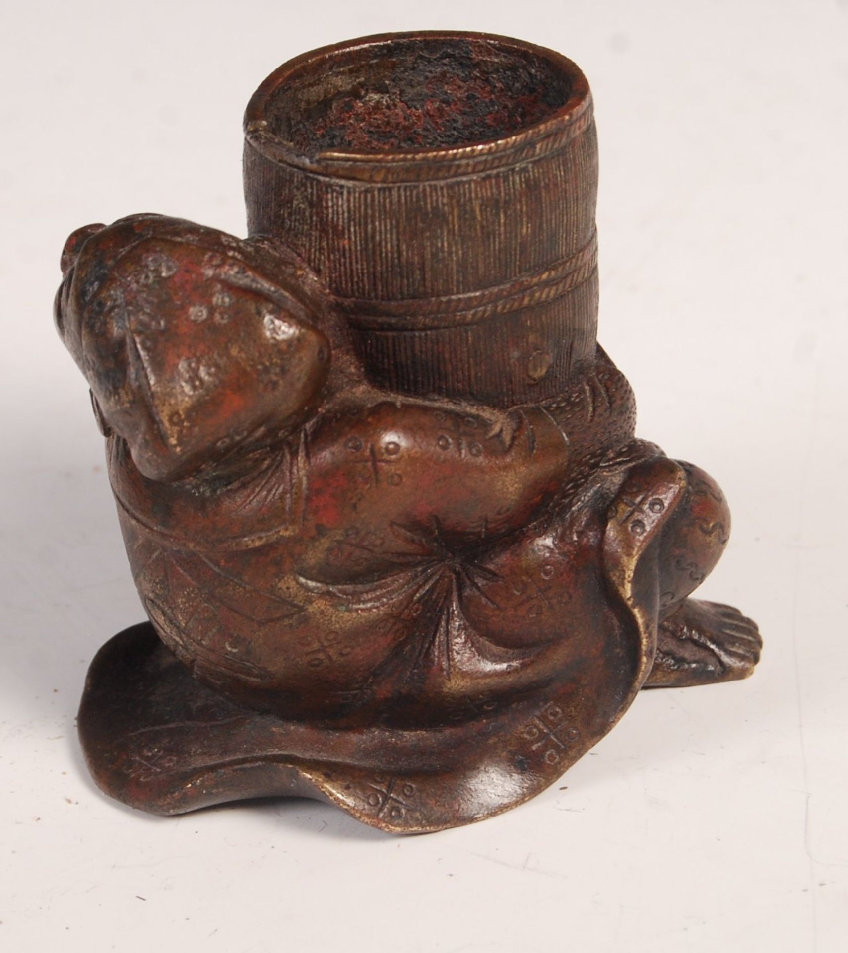 EARLY 20TH CENTURY BRONZE MATCH STRIKE AND HOLDER - Bild 2 aus 4