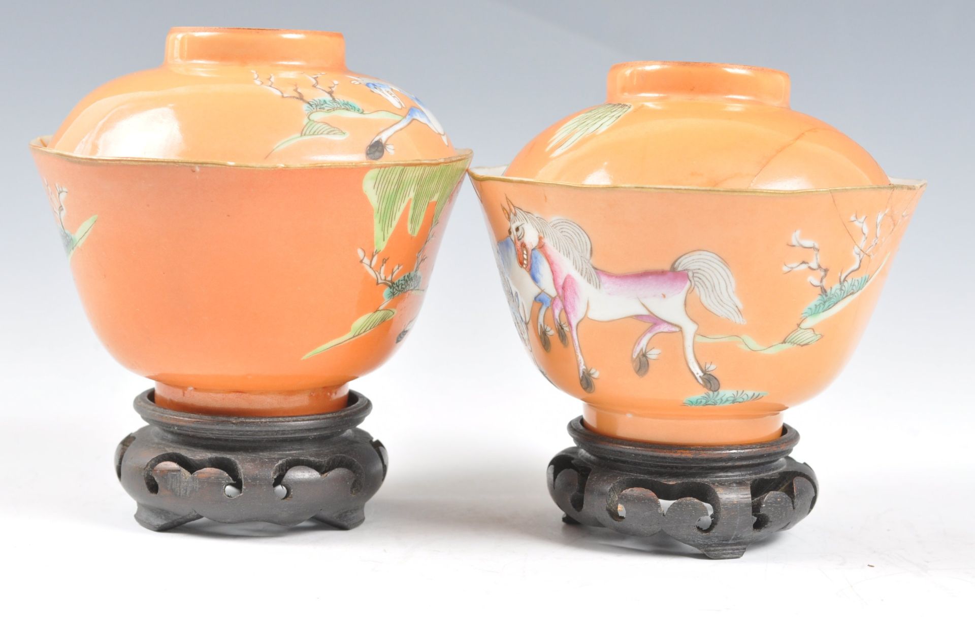 PAIR OF 19TH CENTURY CHINESE HORSE DECORATED TEA BOWLS - Bild 4 aus 6