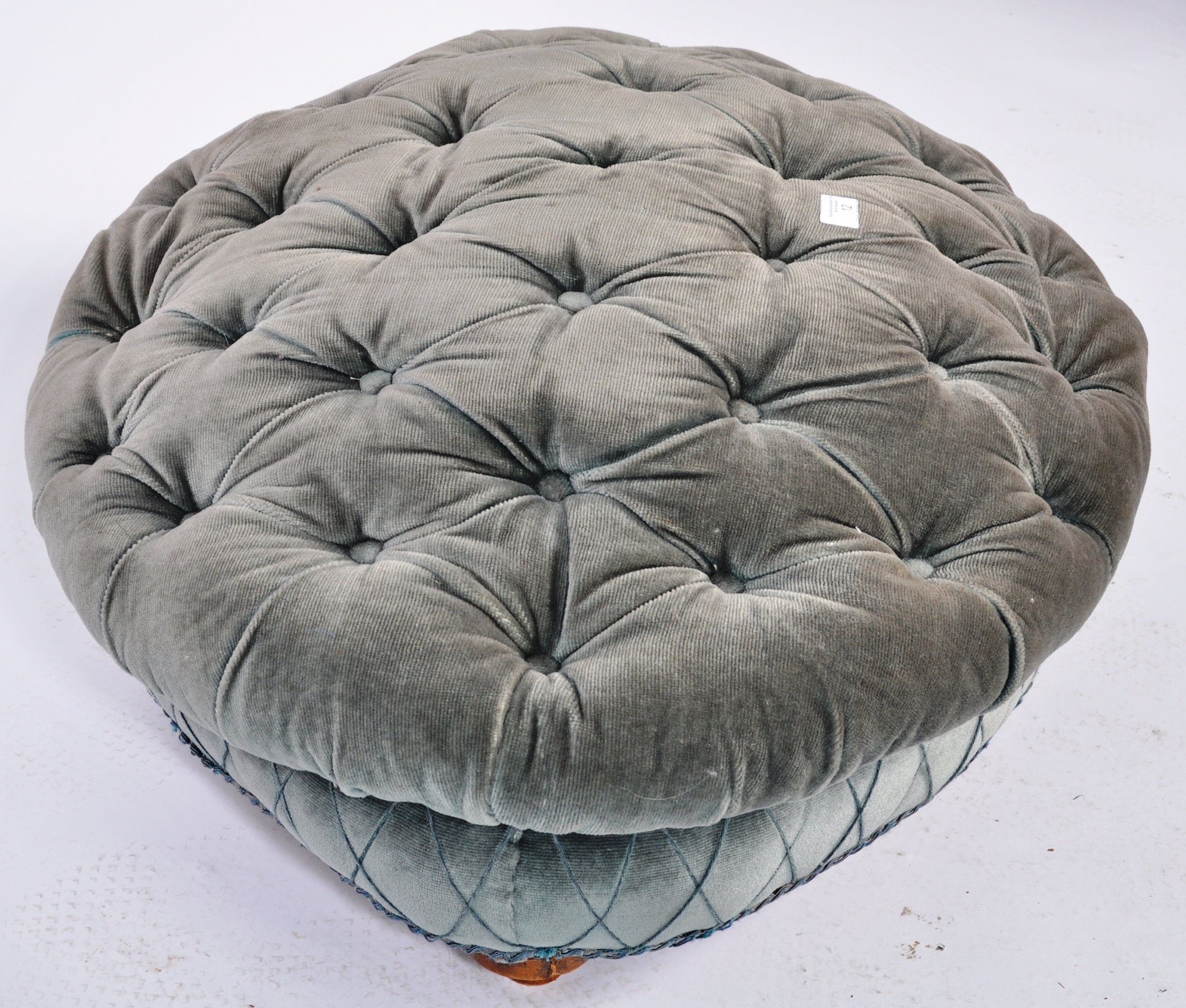 19TH CENTURY CHESTERFIELD CRUSHED VELVET FOOTSTOOL OTTOMAN - Image 3 of 6