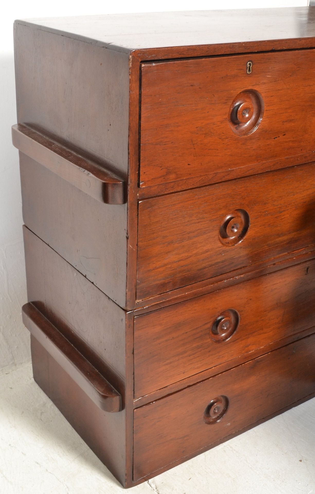 19TH CENTURY VICTORIAN MAHOGANY CAMPAIGN CHEST OF DRAWERS - Bild 11 aus 11