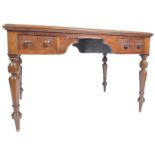 19TH CENTURY VICTORIAN OAK AND CROSSBANDED INLAID LEATHER DESK