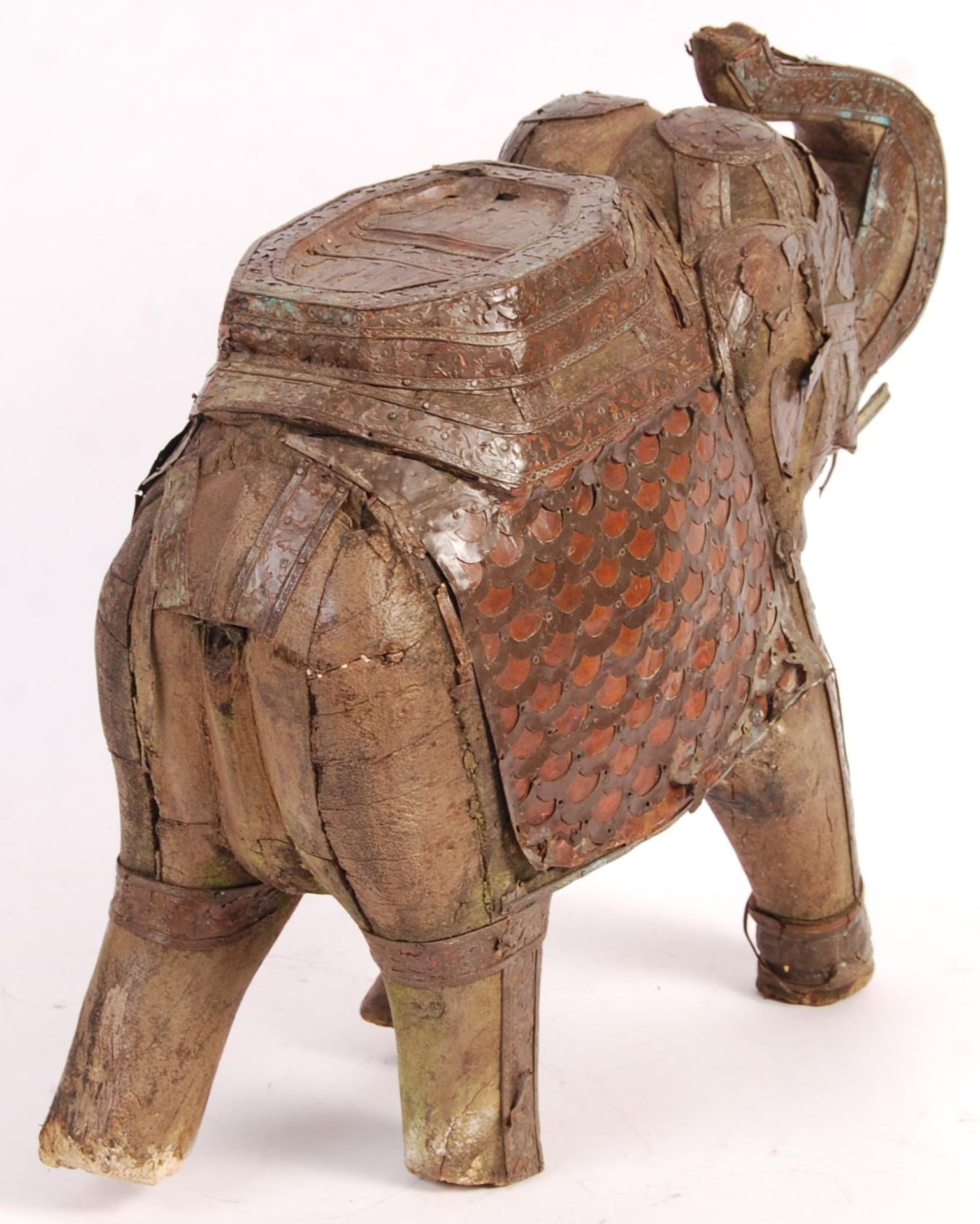 EARLY 20TH CENTURY LARGE WOODEN AND COPPER INDIAN ELEPHANT - Bild 4 aus 5