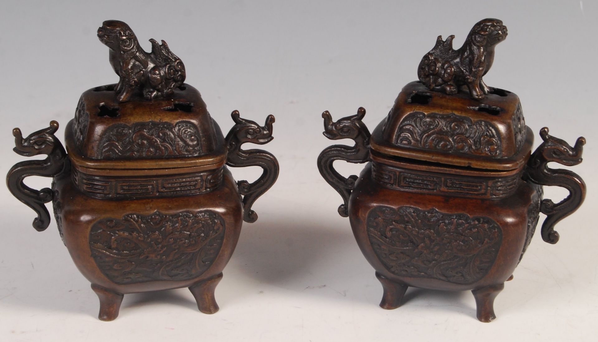 PAIR OF 19TH CENTURY CHINESE INCENSE BURNERS WITH CHARACTER SEALS - Bild 4 aus 6