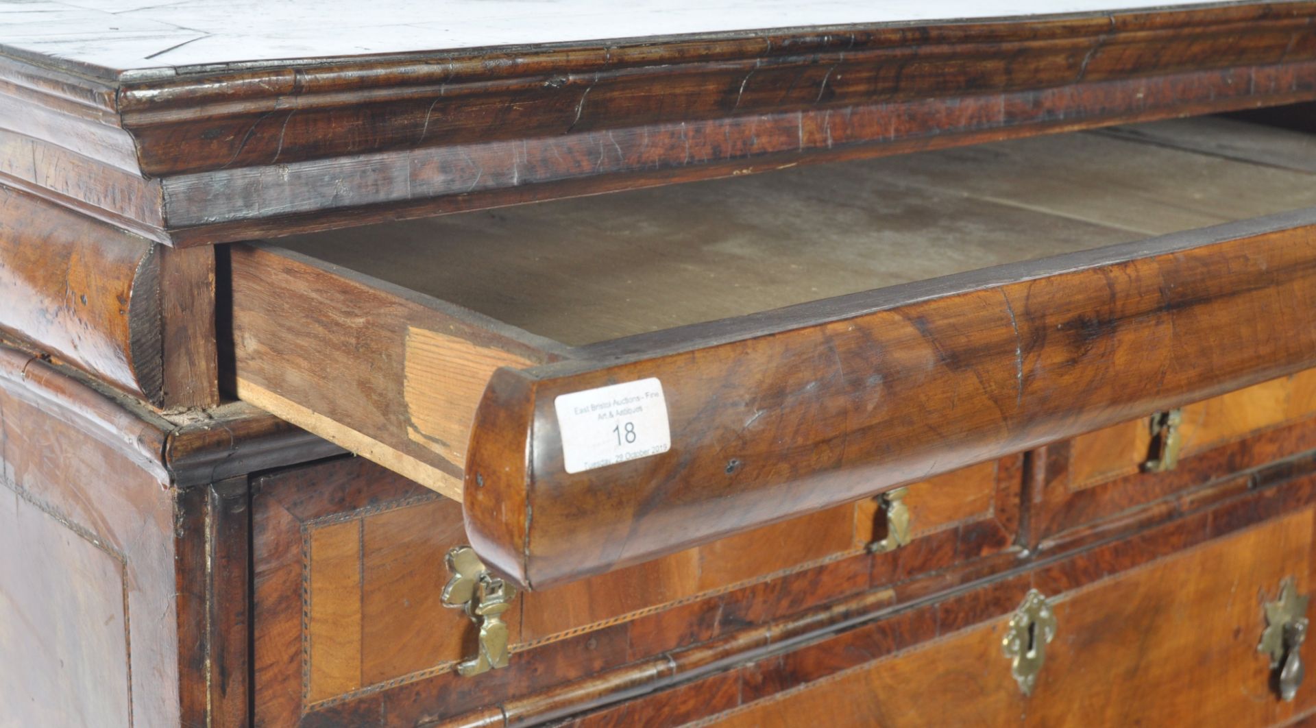 17TH CENTURY QUEEN ANNE WALNUT CHEST OF DRAWERS ON STAND - Bild 7 aus 8