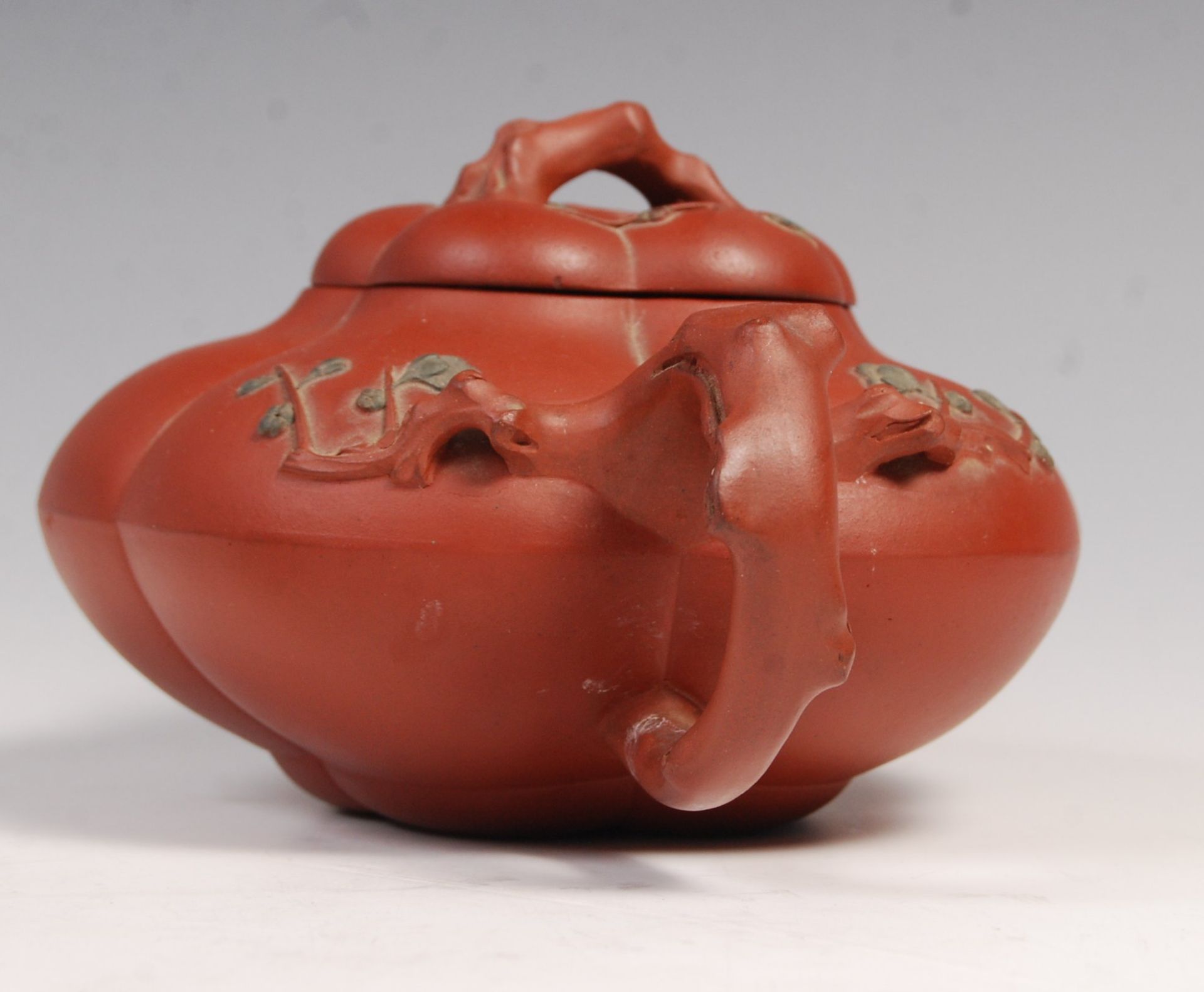 19TH CENTURY CHINESE YIXING RED CLAY PUMPKIN TEAPOT - Bild 4 aus 8