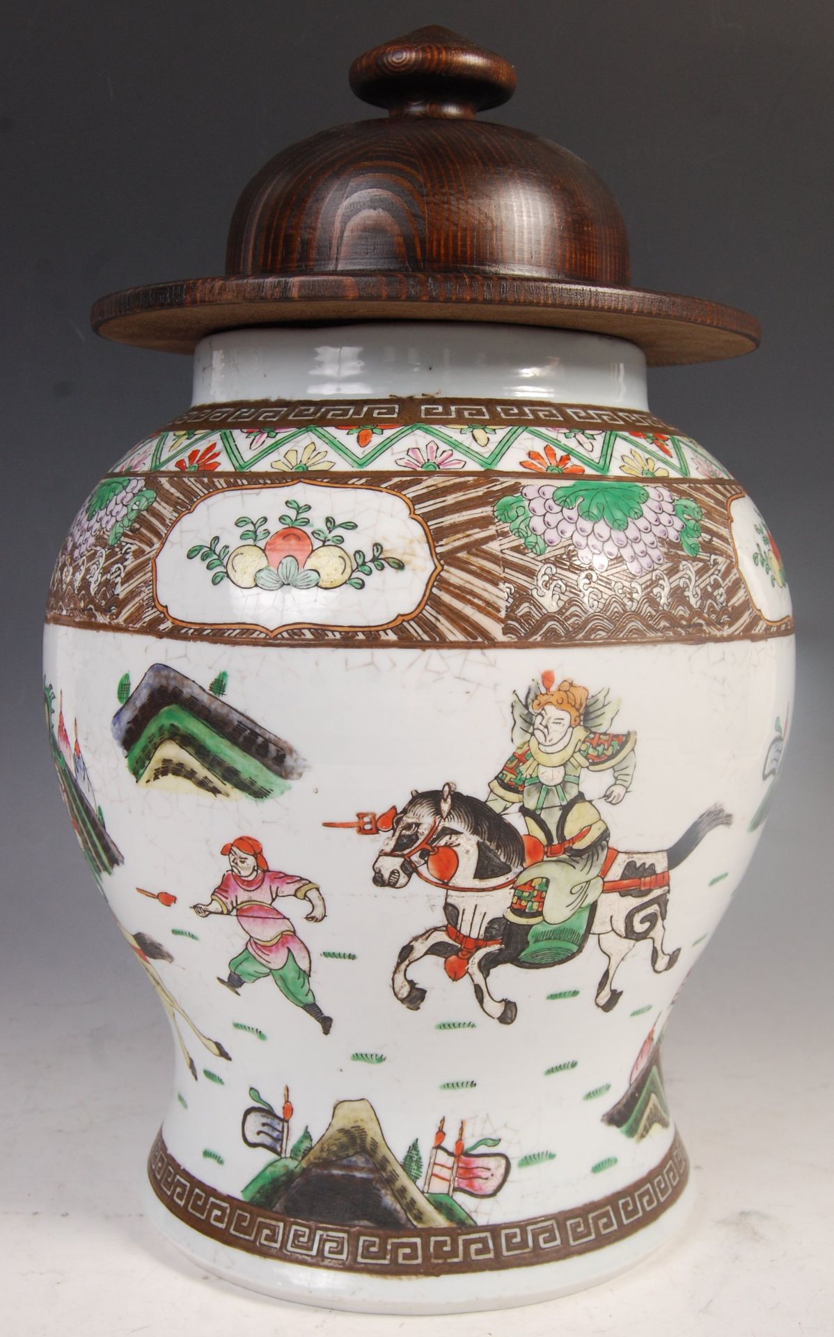 19TH CENTURY CHINESE LARGE FAMILLE VERTE TEMPLE JAR AND COVER