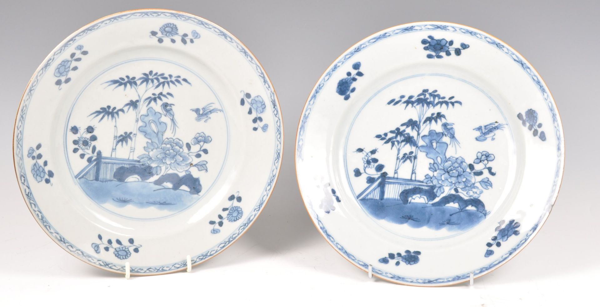 PAIR OF 18TH/19TH CENTURY CHINESE BLUE CAMAIEU PORCELAIN PLATES