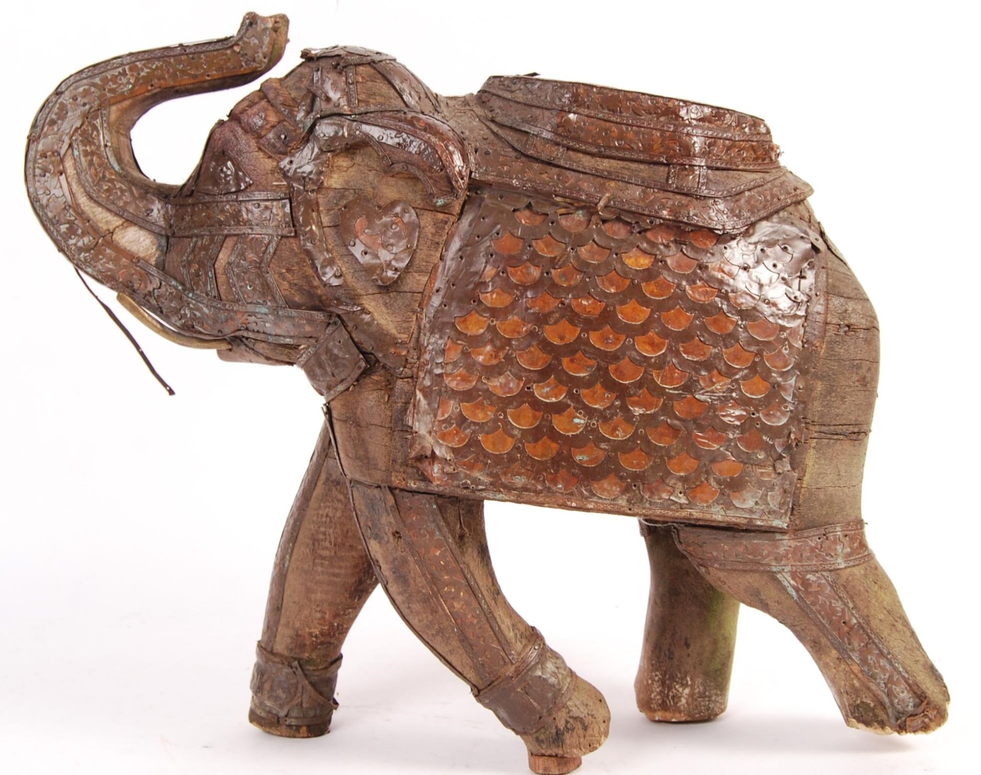 EARLY 20TH CENTURY LARGE WOODEN AND COPPER INDIAN ELEPHANT - Bild 2 aus 5