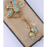 A 19TH CENTURY HUNT AND ROSKELL GOLD AND TURQUOISE BROOCH PIN