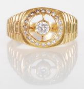 18CT YELLOW GOLD AND DIAMOND GENTS SIGNET RING 0.25PNTS
