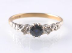 AN 18CT GOLD SAPPHIRE & DIAMOND RING