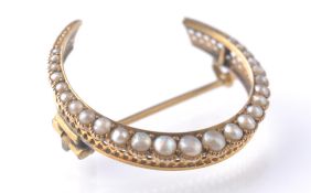 LATE VICTORIAN 19TH CENTURY 9ct GOLD & SEED PEARL CRESCENT MOON BROOCH