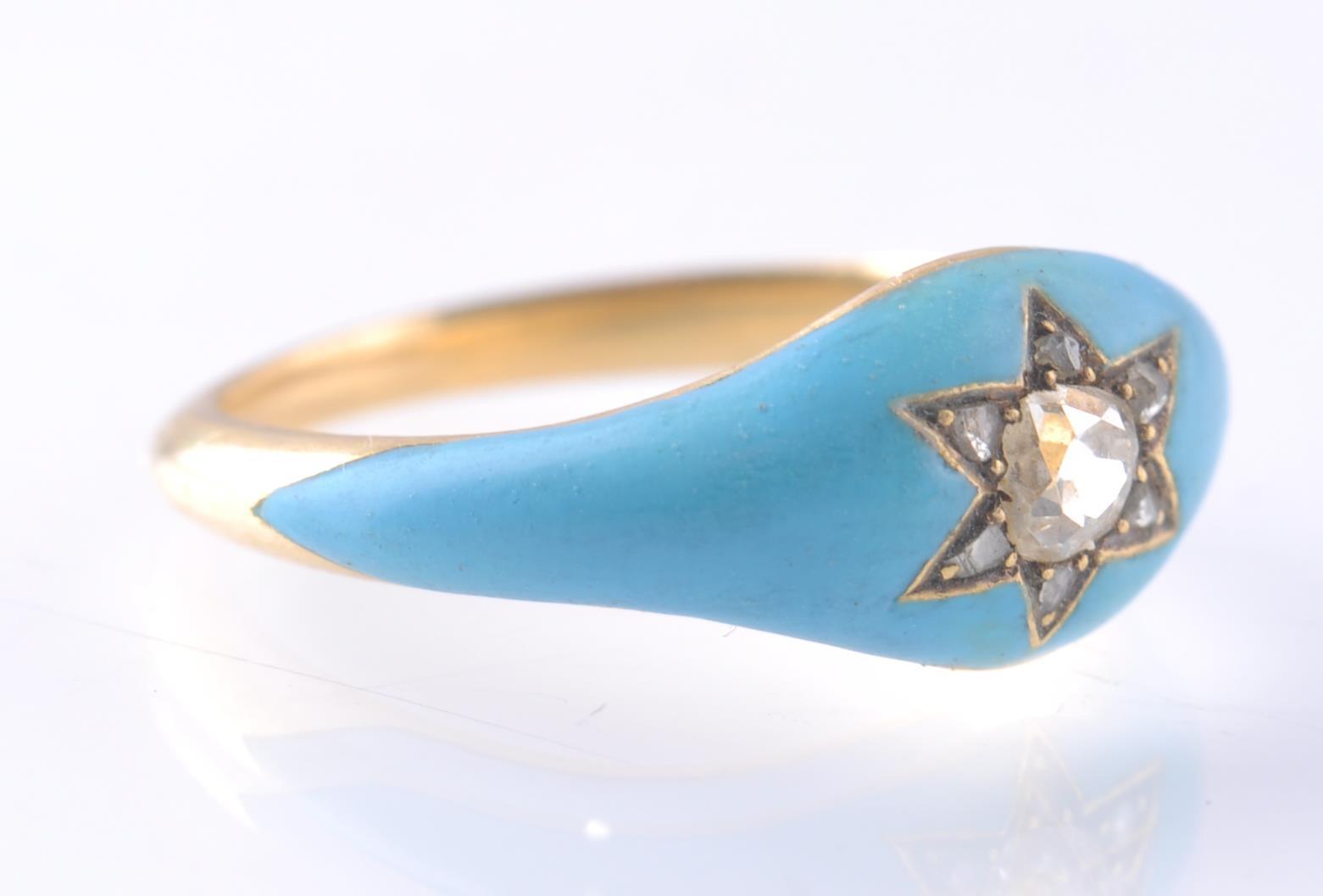 A VICTORIAN GOLD AND DIAMOND RING - OLD CUT DIAMOND AND ENAMEL - Image 2 of 4
