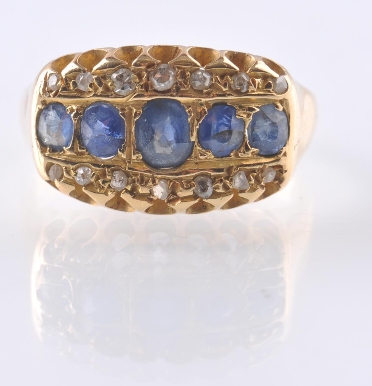 AN EARLY 20TH CENTURY 18ct GOLD EDWARDIAN SAPPHIRE AND DIAMOND RING